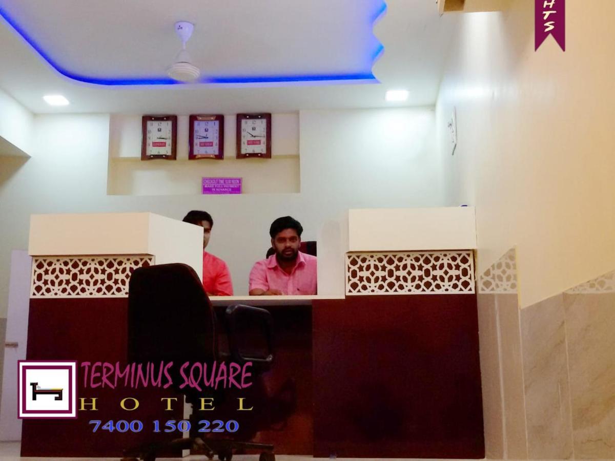 Hotel Terminus Square à Kurla Extérieur photo