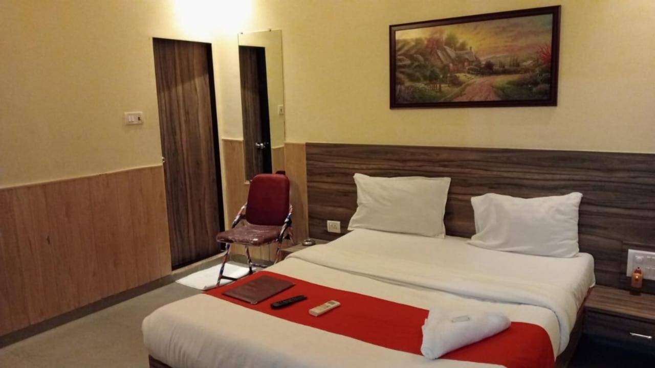 Hotel Terminus Square à Kurla Extérieur photo
