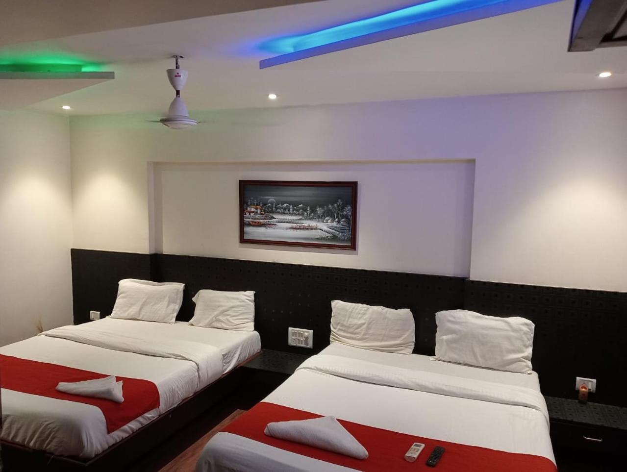 Hotel Terminus Square à Kurla Extérieur photo