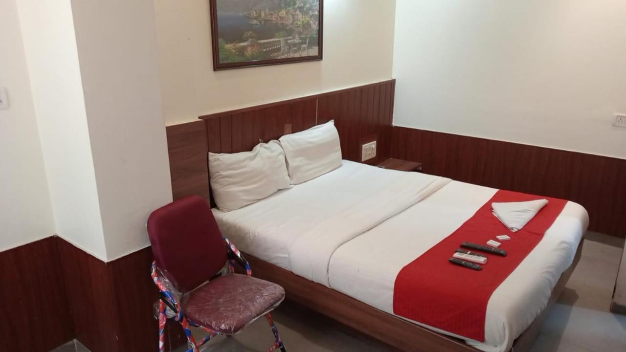 Hotel Terminus Square à Kurla Extérieur photo