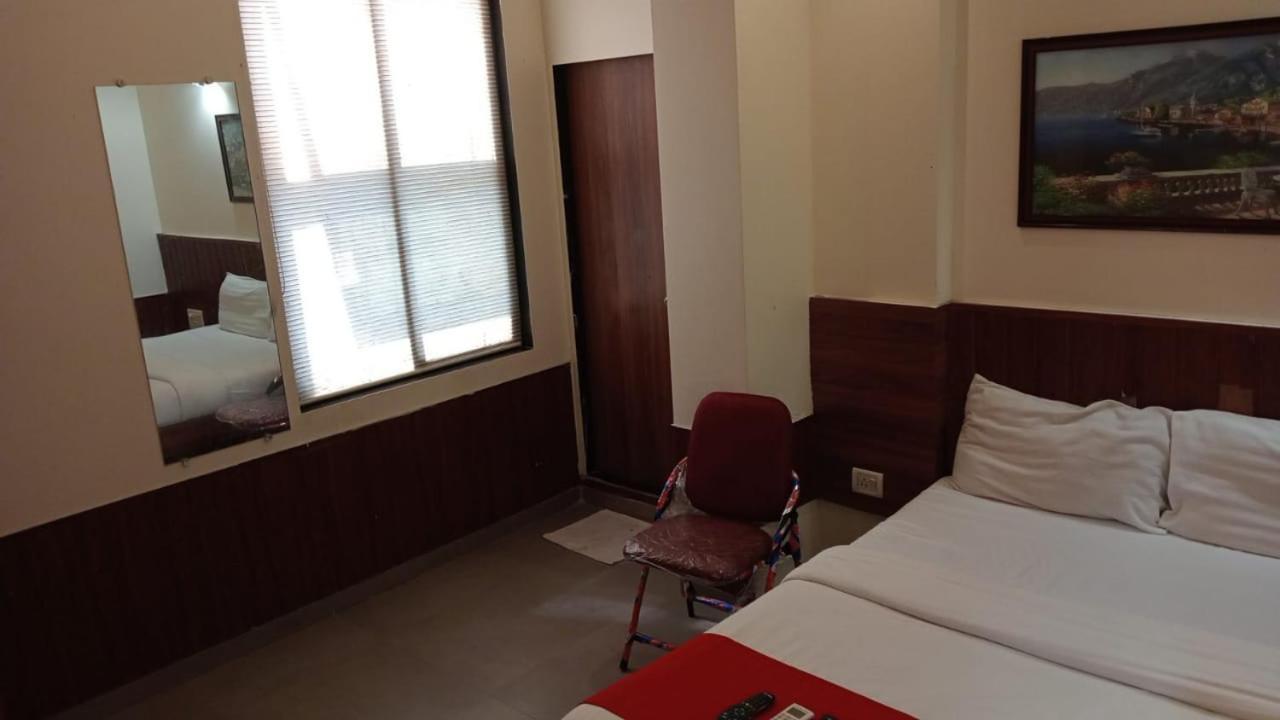 Hotel Terminus Square à Kurla Extérieur photo