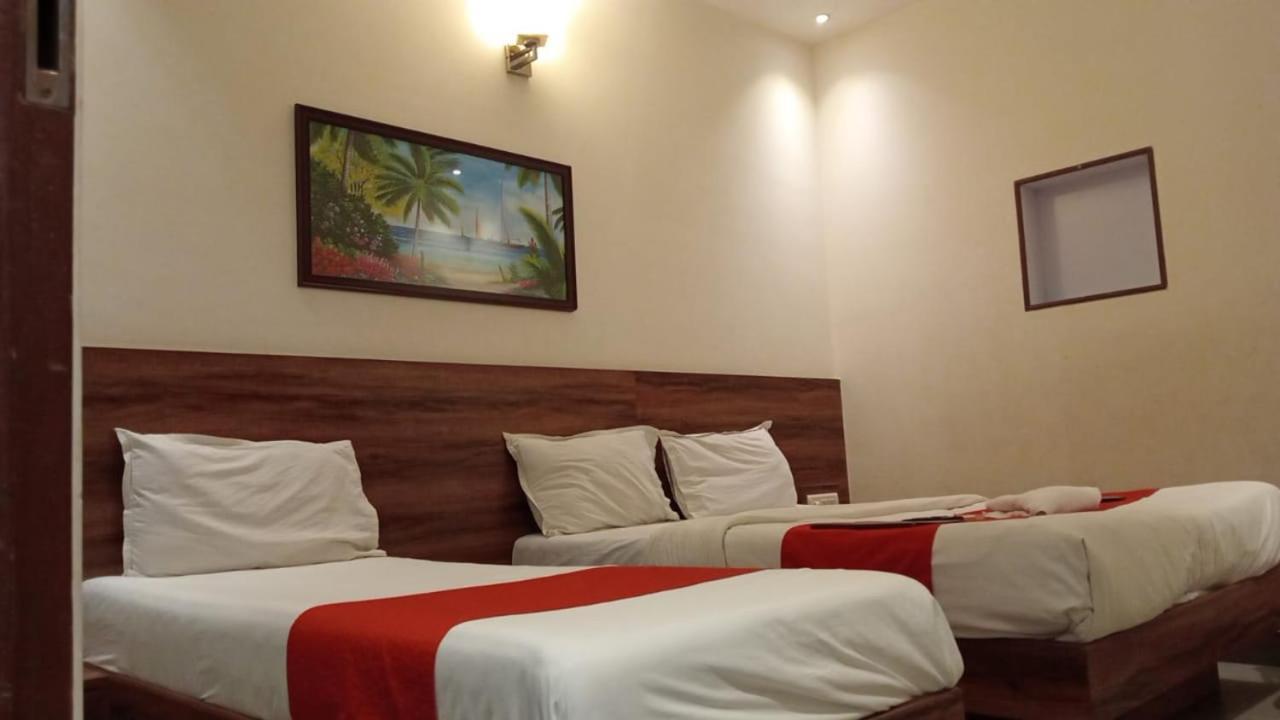 Hotel Terminus Square à Kurla Extérieur photo