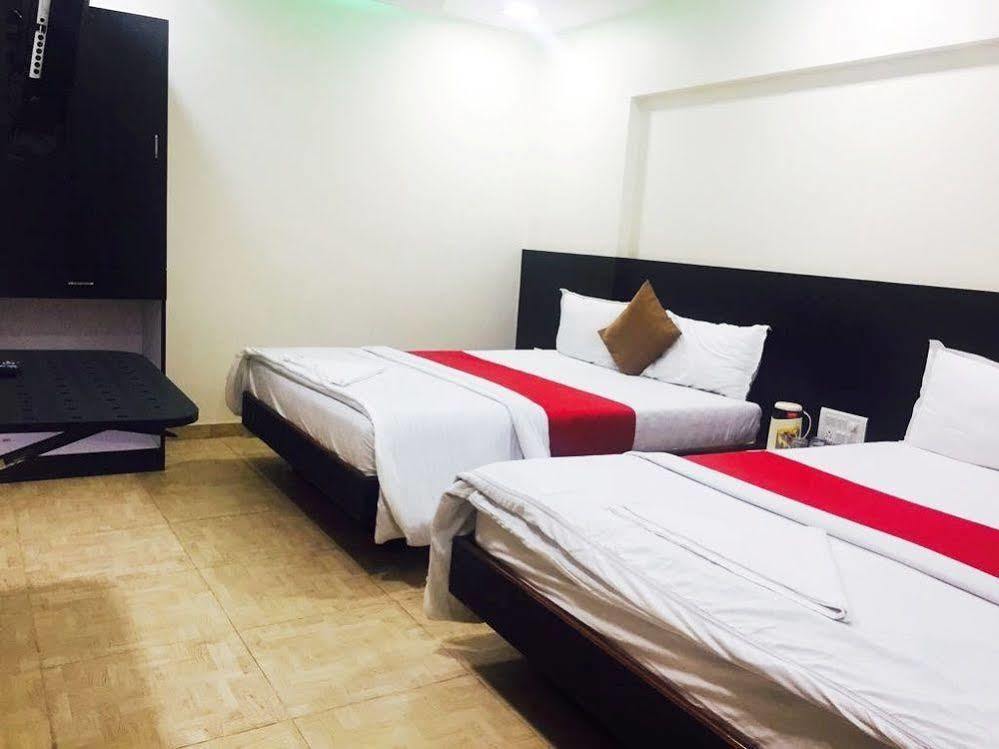 Hotel Terminus Square à Kurla Extérieur photo