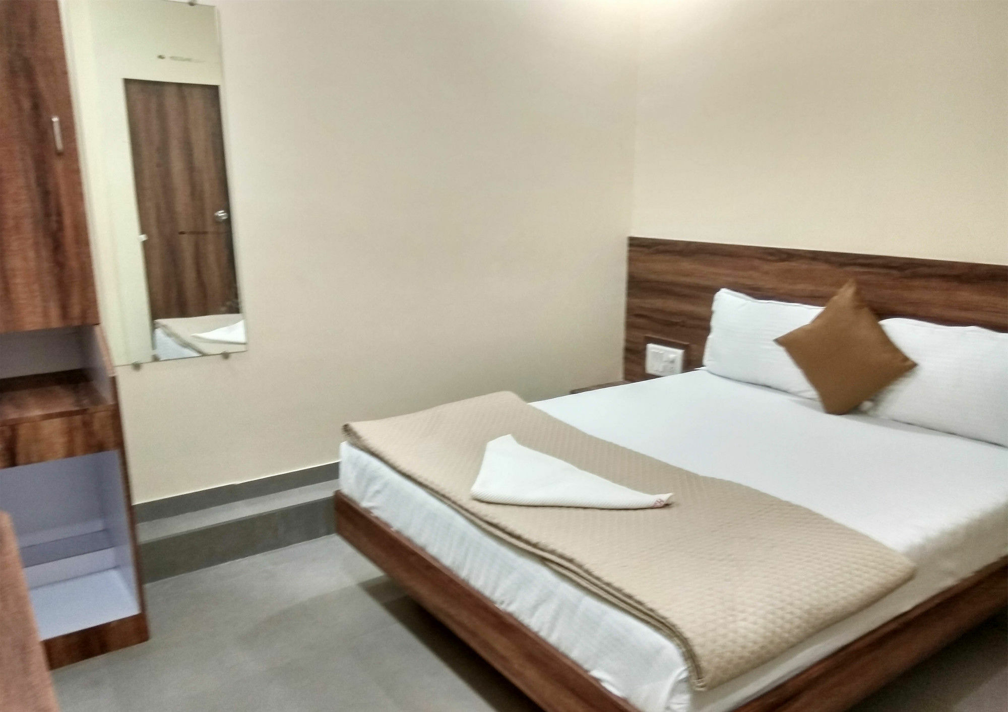 Hotel Terminus Square à Kurla Extérieur photo