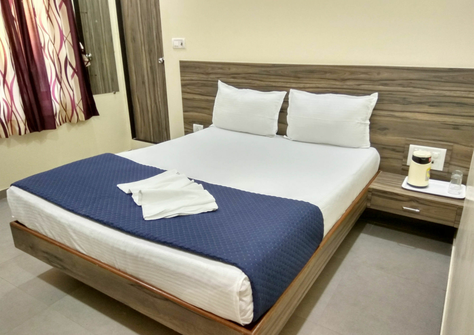 Hotel Terminus Square à Kurla Extérieur photo