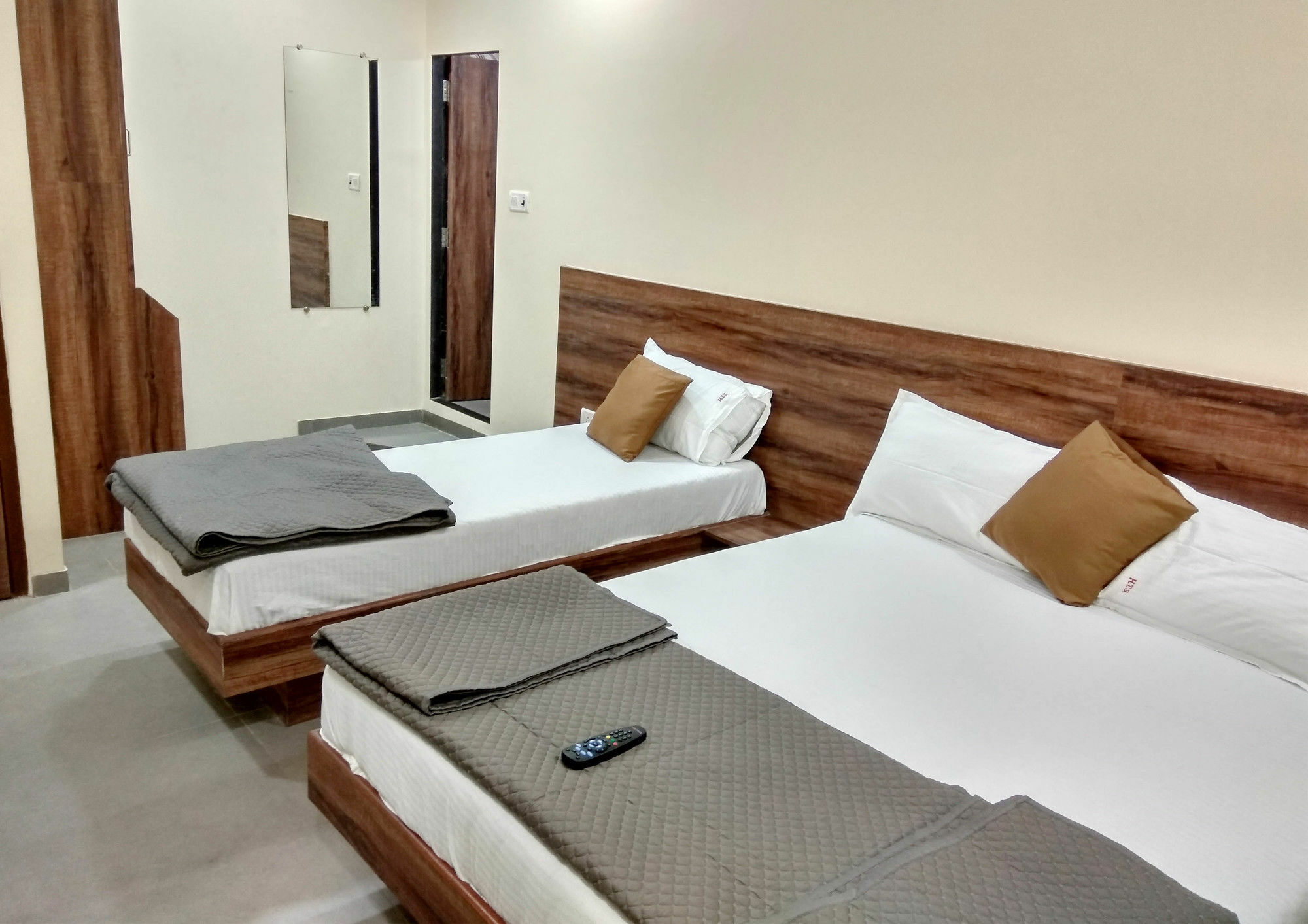 Hotel Terminus Square à Kurla Extérieur photo