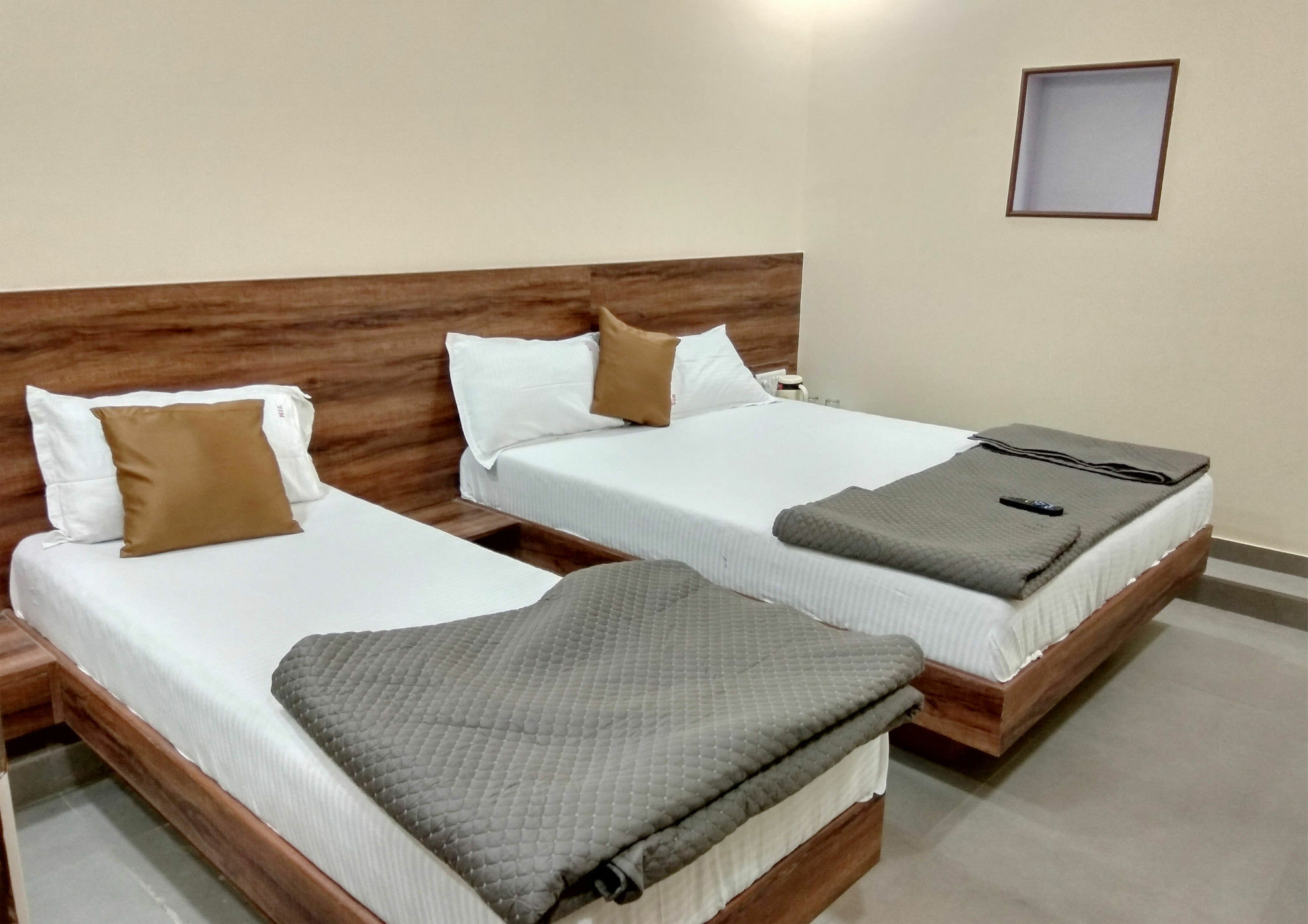 Hotel Terminus Square à Kurla Extérieur photo