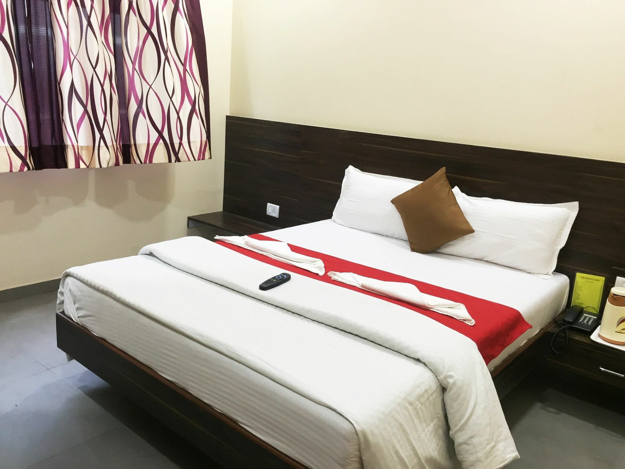 Hotel Terminus Square à Kurla Extérieur photo