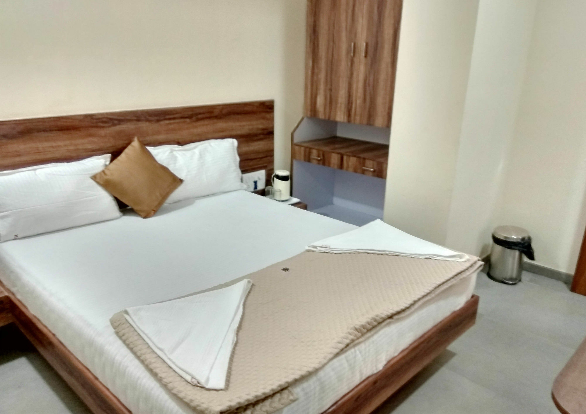 Hotel Terminus Square à Kurla Extérieur photo