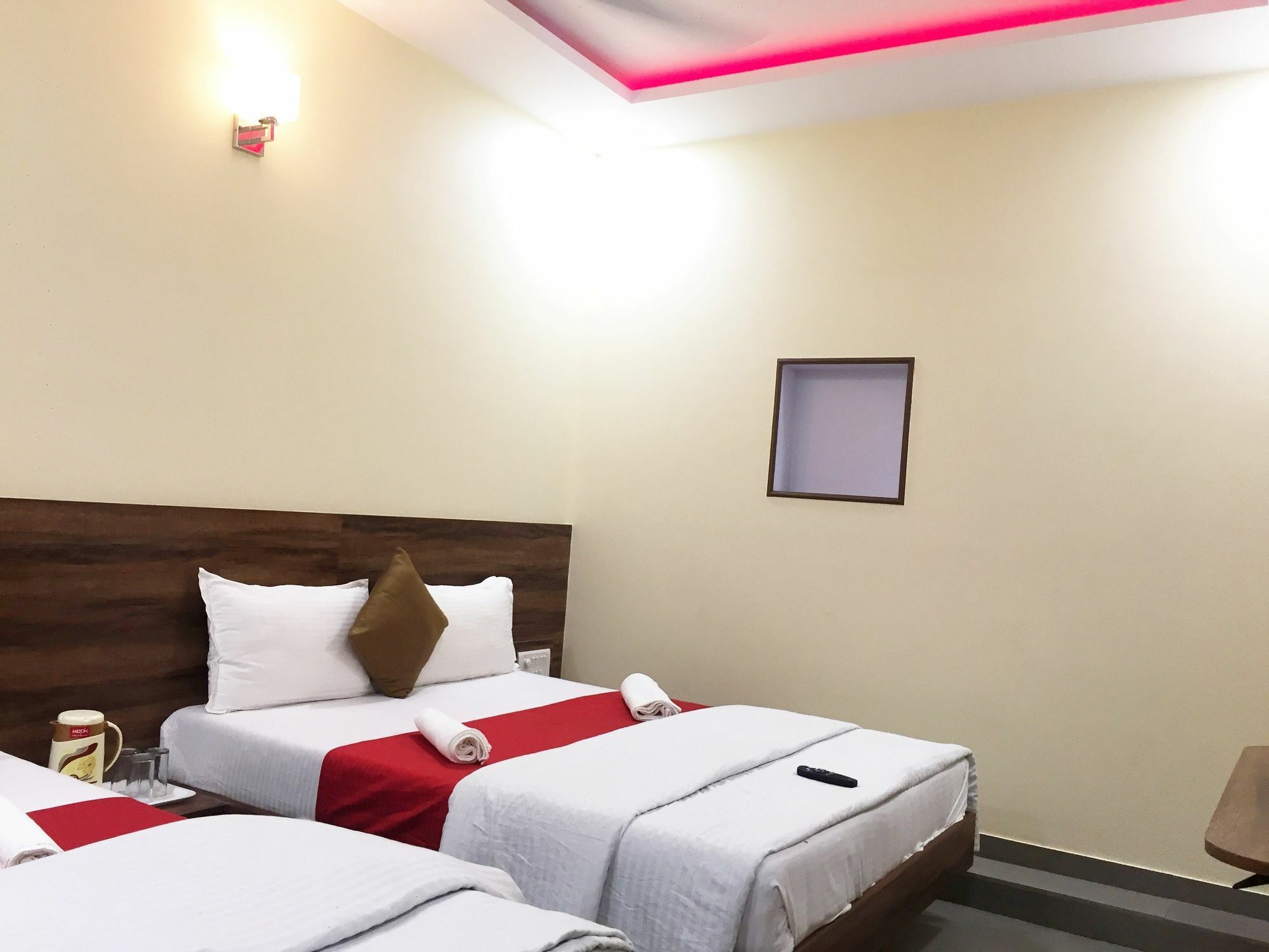 Hotel Terminus Square à Kurla Extérieur photo