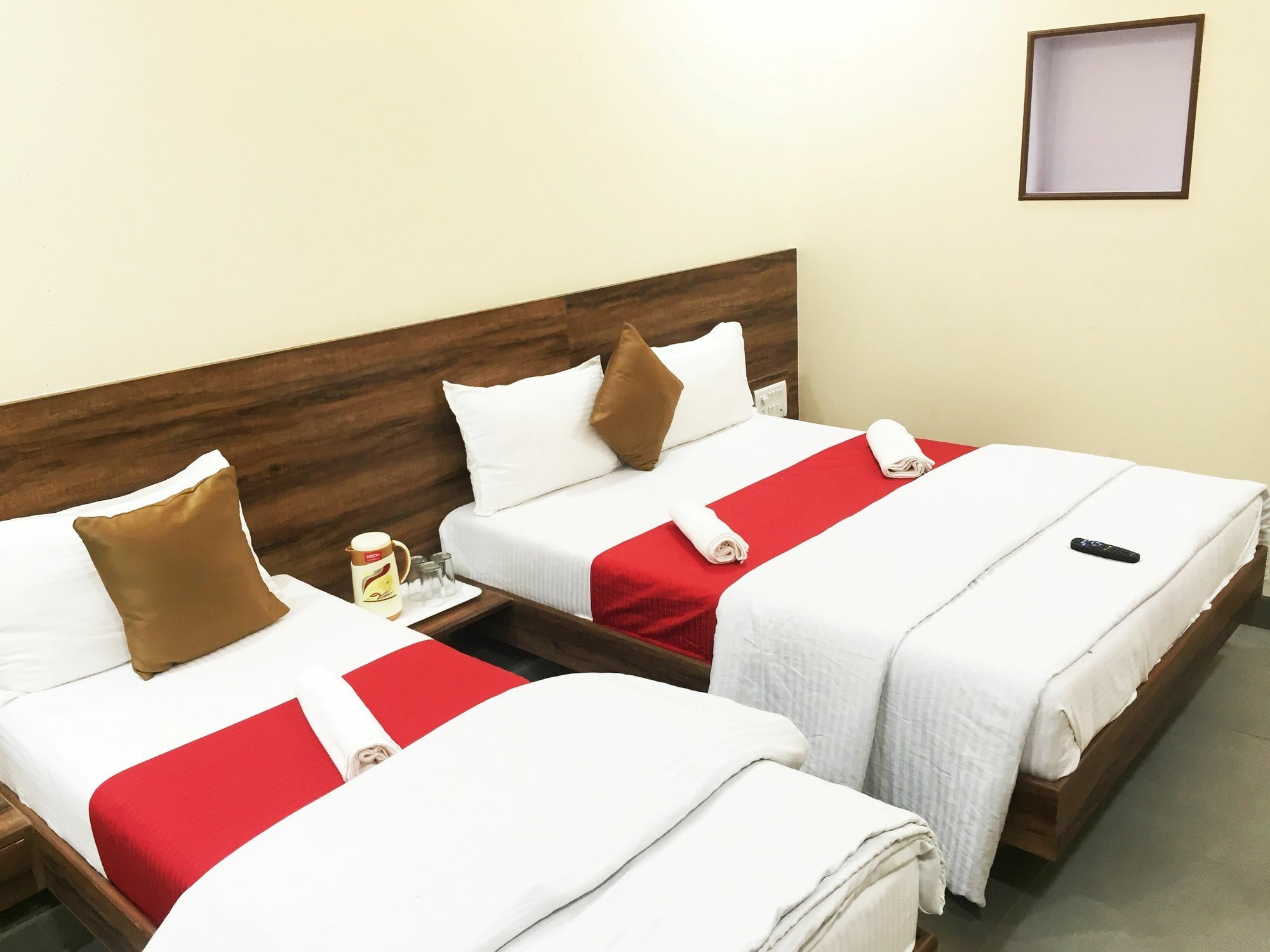 Hotel Terminus Square à Kurla Extérieur photo