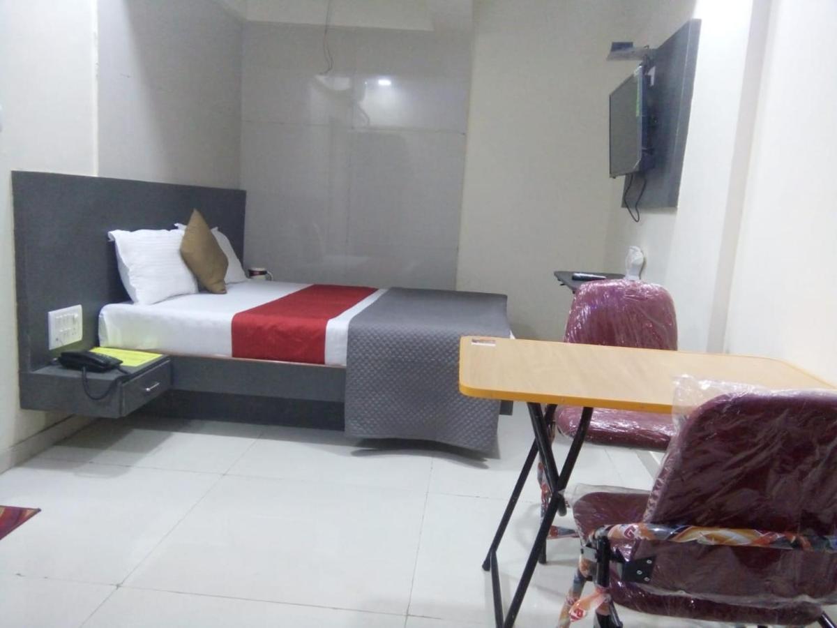 Hotel Terminus Square à Kurla Extérieur photo