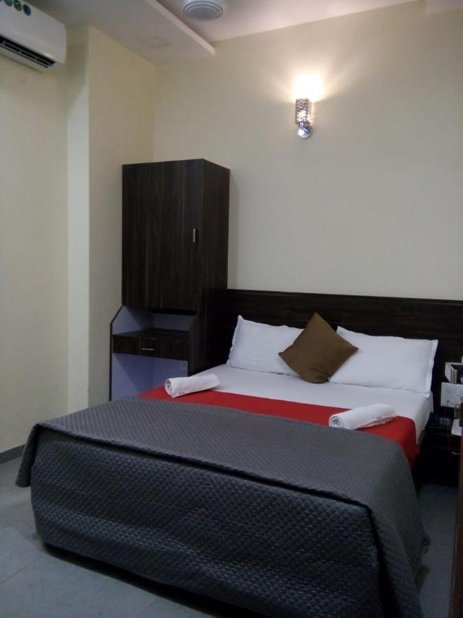 Hotel Terminus Square à Kurla Extérieur photo