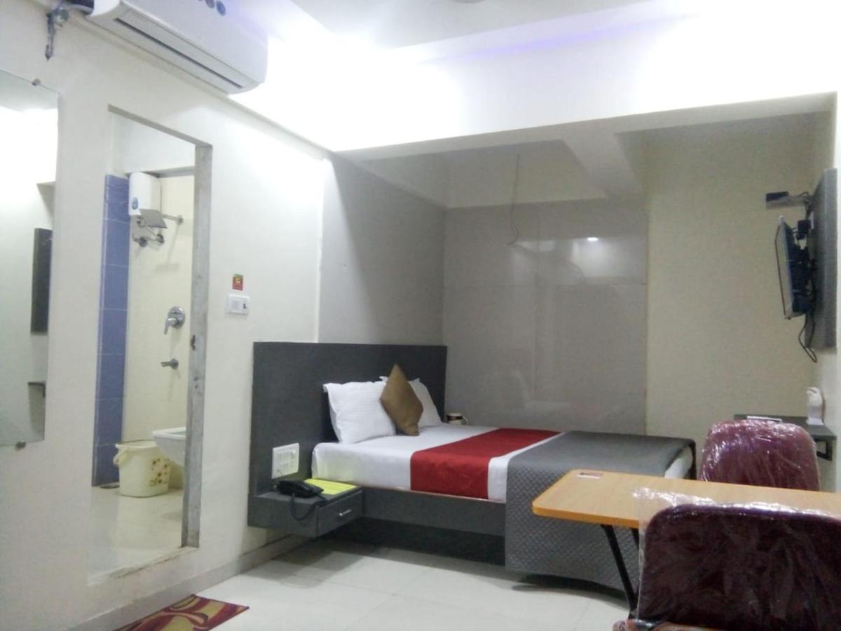 Hotel Terminus Square à Kurla Extérieur photo